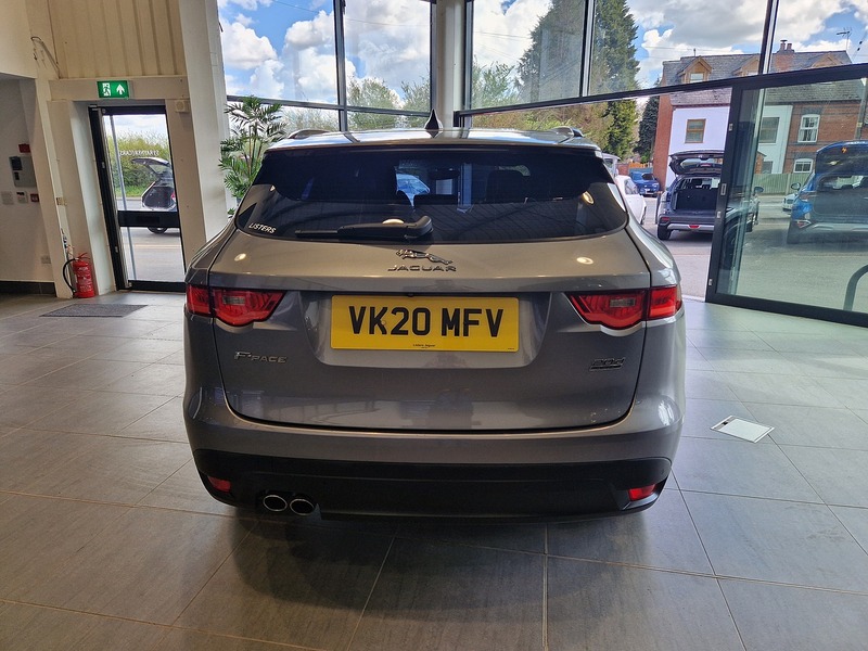 Jaguar F-PACE D180 Chequered Flag - U12118