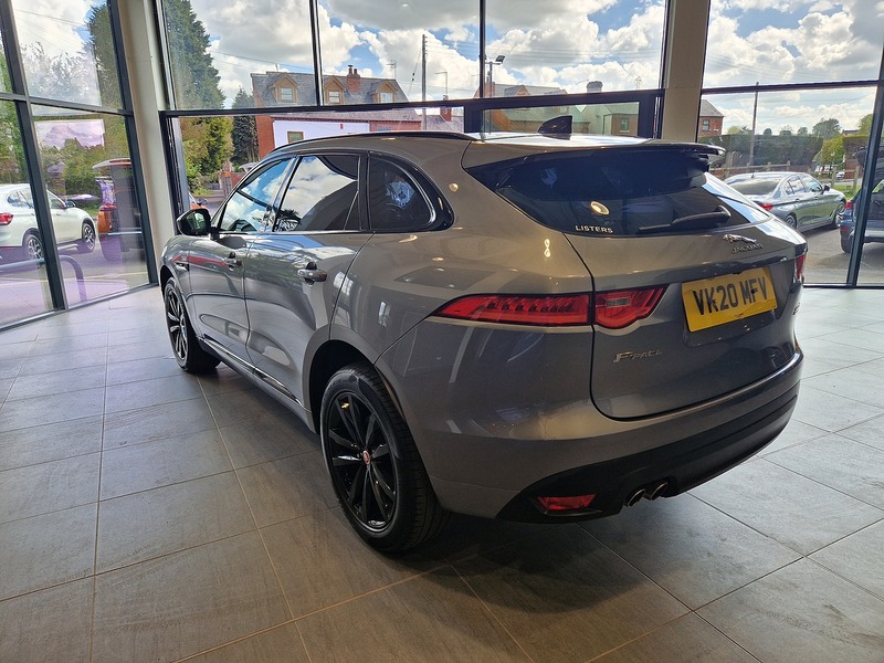 Jaguar F-PACE D180 Chequered Flag - U12118