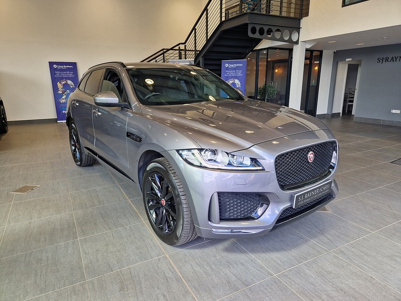 Jaguar F-PACE D180 Chequered Flag - U12118