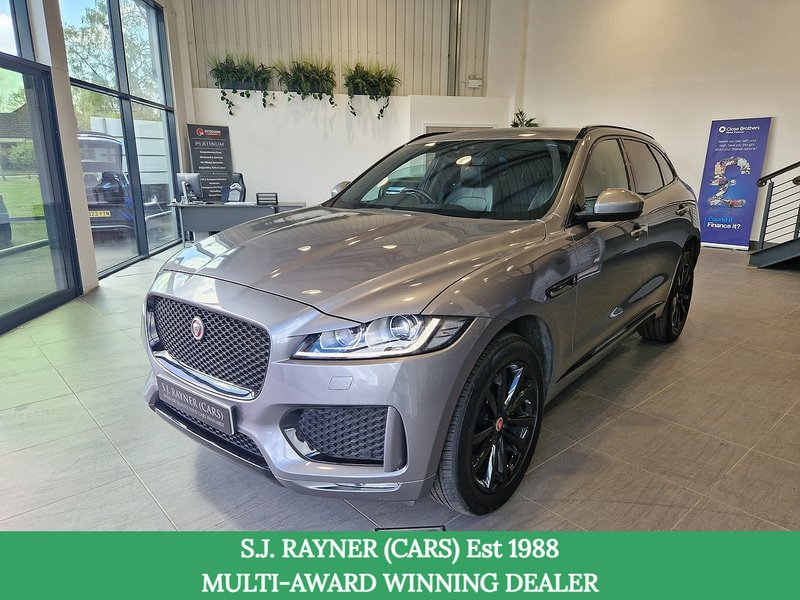 Jaguar F-PACE D180 Chequered Flag - U12118