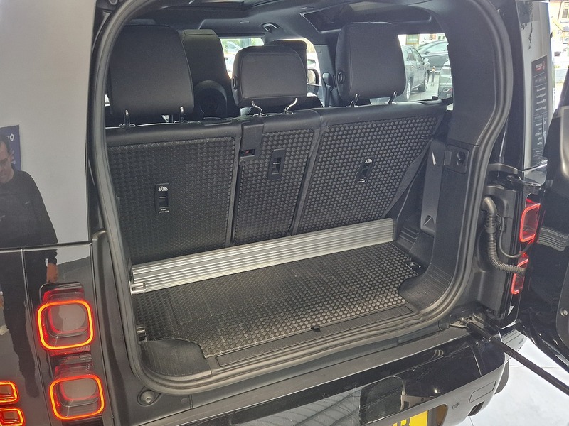 Land Rover Defender 90 D250 MHEV HSE - U12128