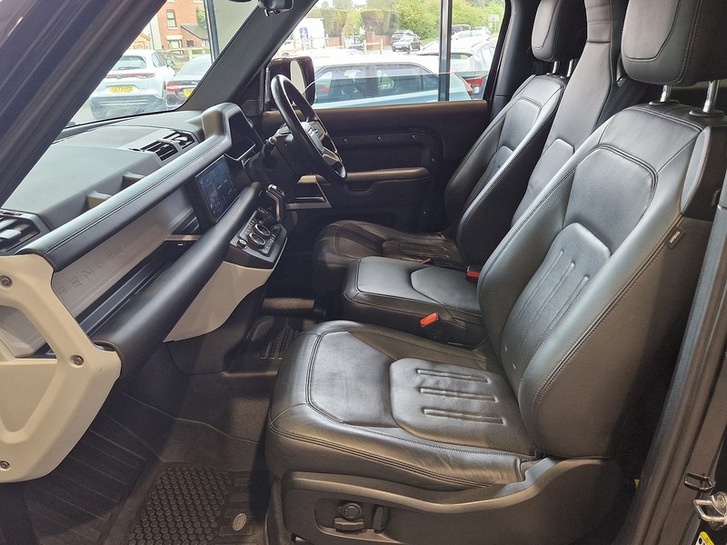 Land Rover Defender 90 D250 MHEV HSE - U12128
