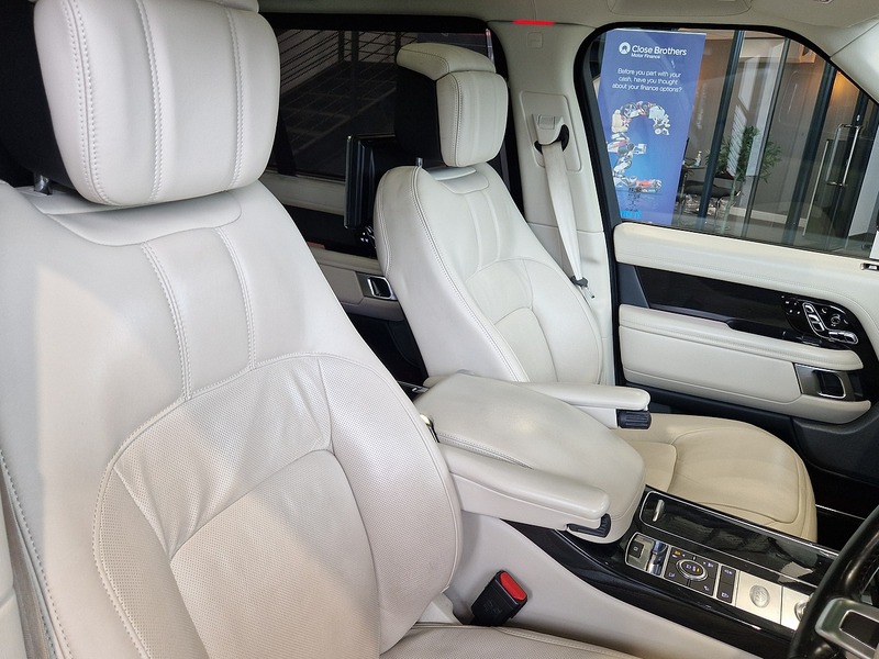 Land Rover Range Rover SD V8 Autobiography - U12129