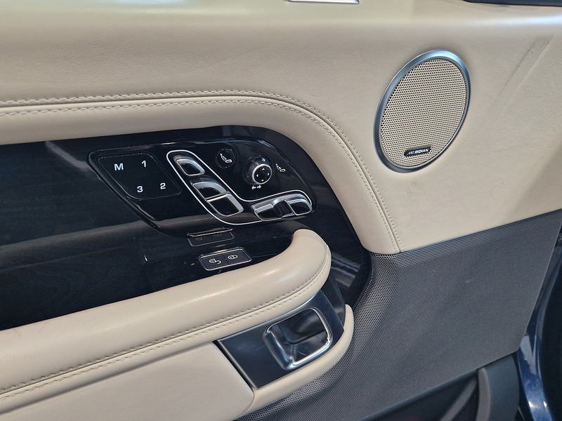 Land Rover Range Rover SD V8 Autobiography - U12129