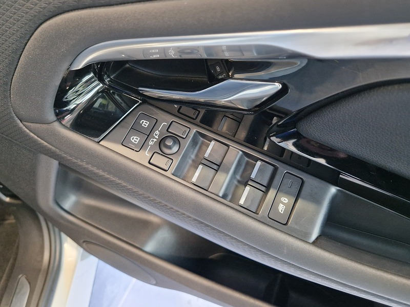 Land Rover Range Rover Evoque P300e R-Dynamic S - U12161