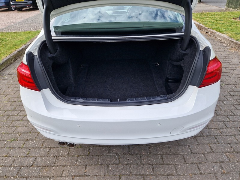BMW 3 Series 320d ED Plus - U12164