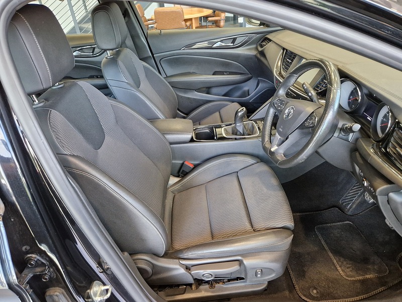 Vauxhall Insignia Turbo D BlueInjection SRi VX Line Nav - U12170