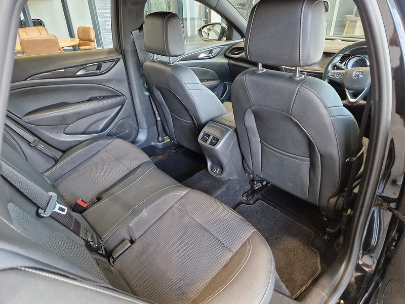 Vauxhall Insignia Turbo D BlueInjection SRi VX Line Nav - U12170