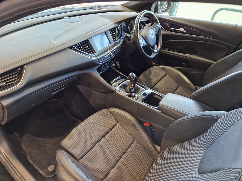 Vauxhall Insignia Turbo D BlueInjection SRi VX Line Nav - U12170