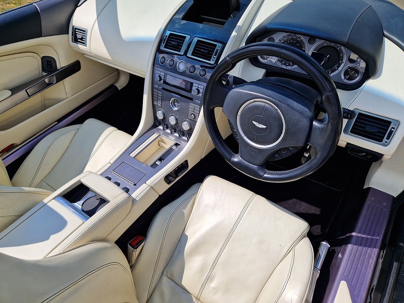 Aston Martin DB9 Volante - U12171
