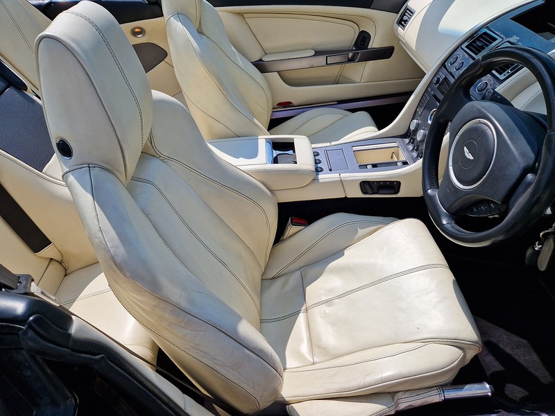 Aston Martin DB9 Volante - U12171