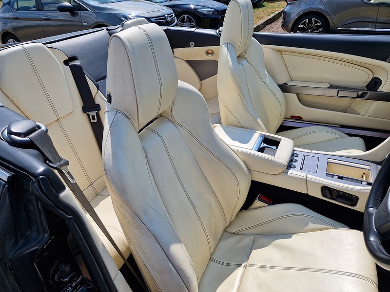 Aston Martin DB9 Volante - U12171
