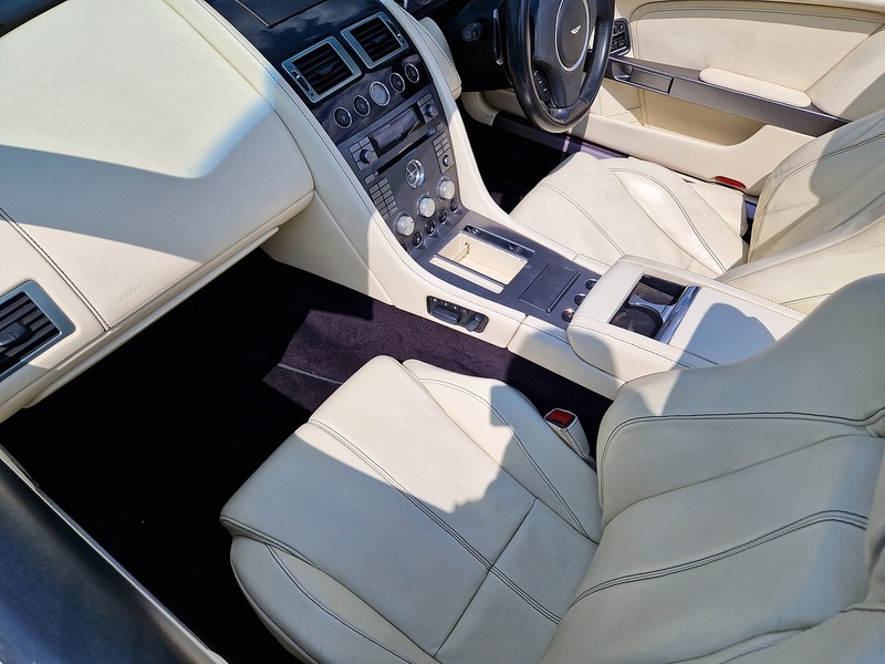 Aston Martin DB9 Volante - U12171