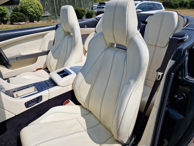 Aston Martin DB9 Volante - U12171