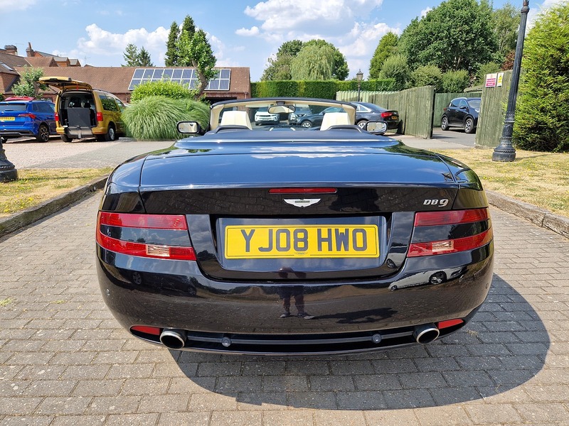 Aston Martin DB9 Volante - U12171
