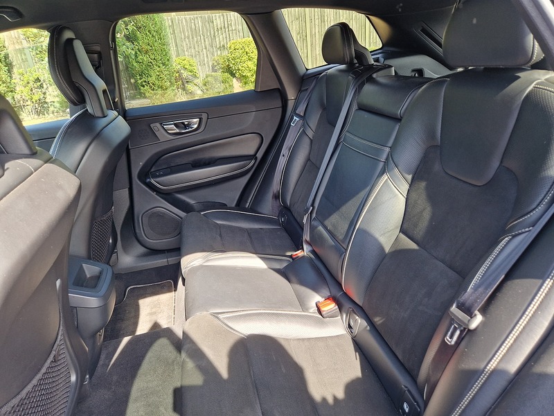 Volvo XC60 D5 PowerPulse R-Design - U12177
