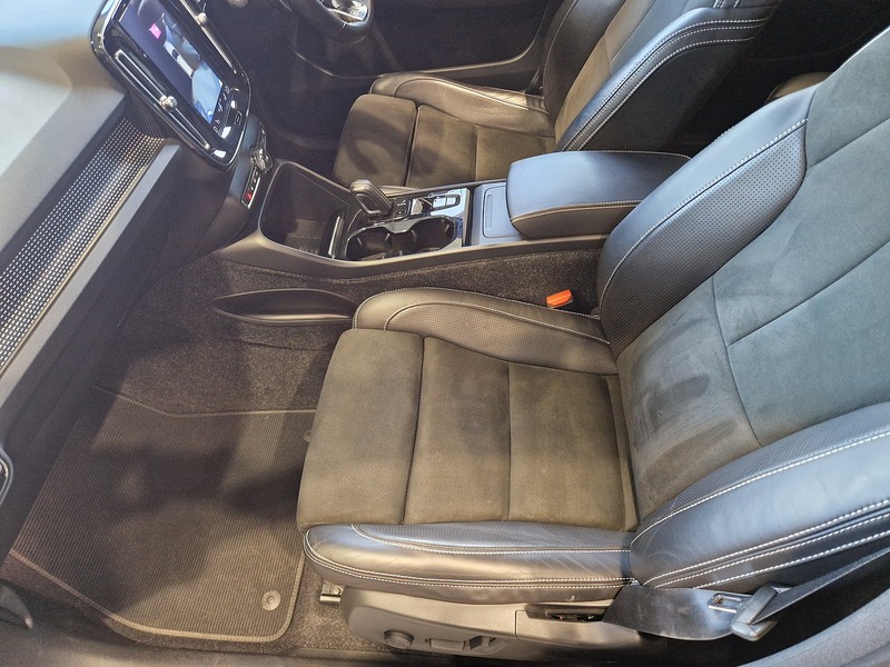 Volvo XC40 D4 First Edition - U12179