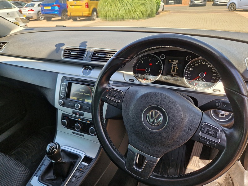 Volkswagen Passat TDI BlueMotion Tech R-Line - U12181
