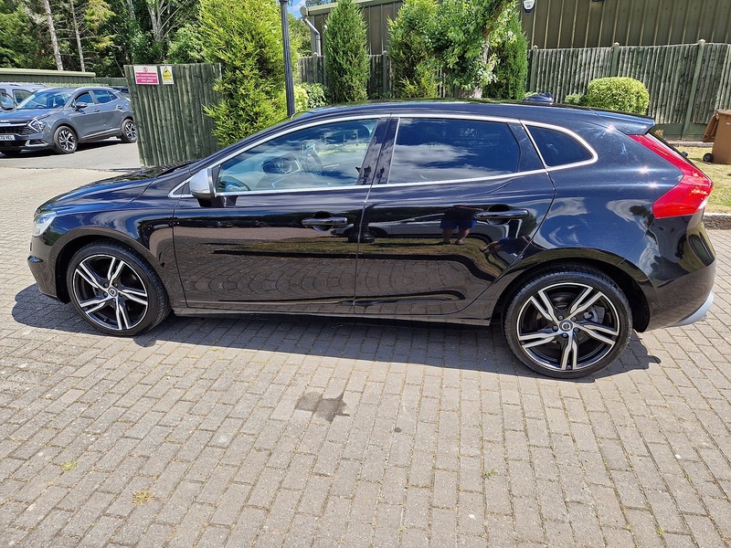 Volvo V40 T2 R-Design Edition - U12185