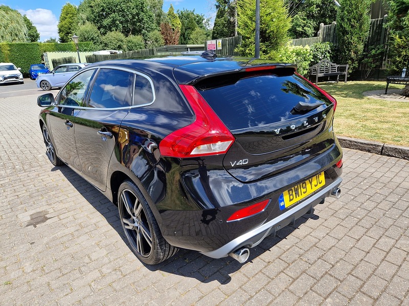 Volvo V40 T2 R-Design Edition - U12185