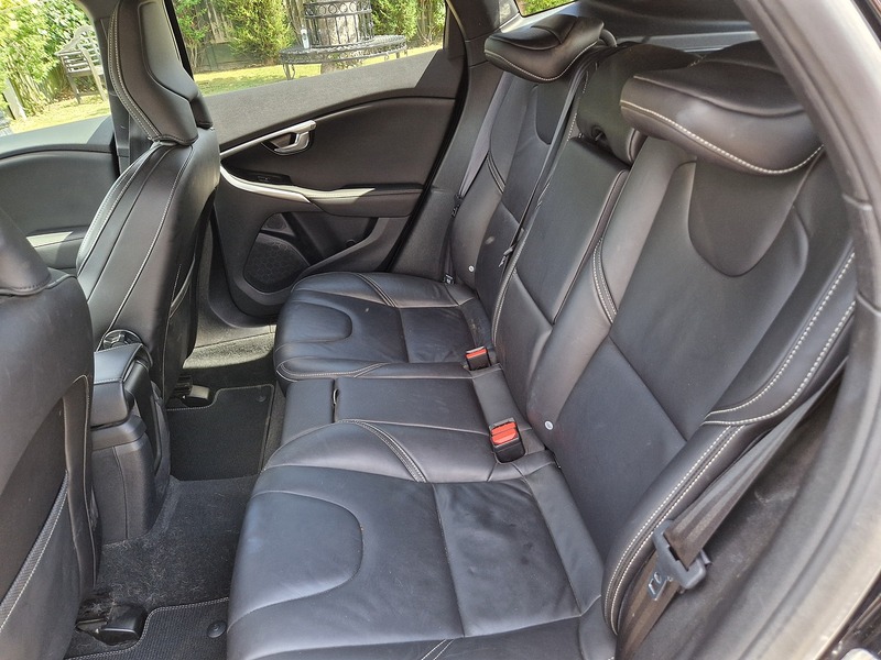 Volvo V40 T2 R-Design Edition - U12185