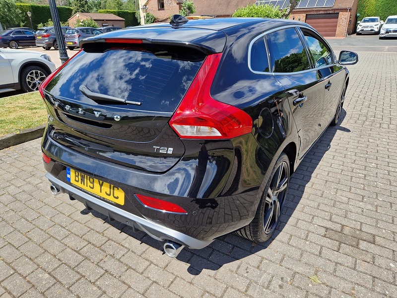 Volvo V40 T2 R-Design Edition - U12185
