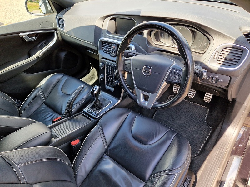 Volvo V40 T2 R-Design Edition - U12185