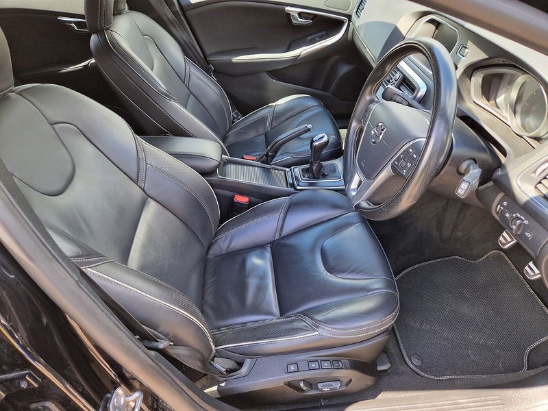 Volvo V40 T2 R-Design Edition - U12185
