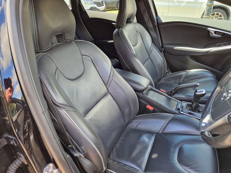 Volvo V40 T2 R-Design Edition - U12185