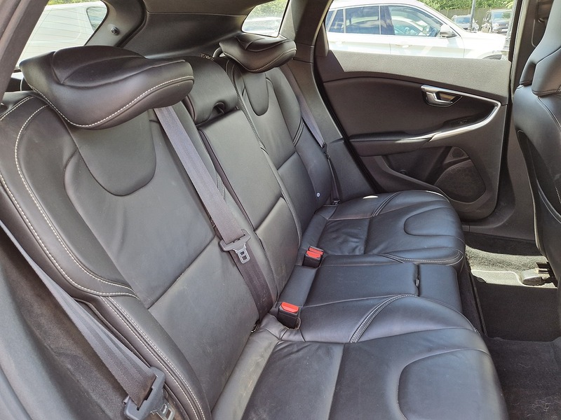 Volvo V40 T2 R-Design Edition - U12185