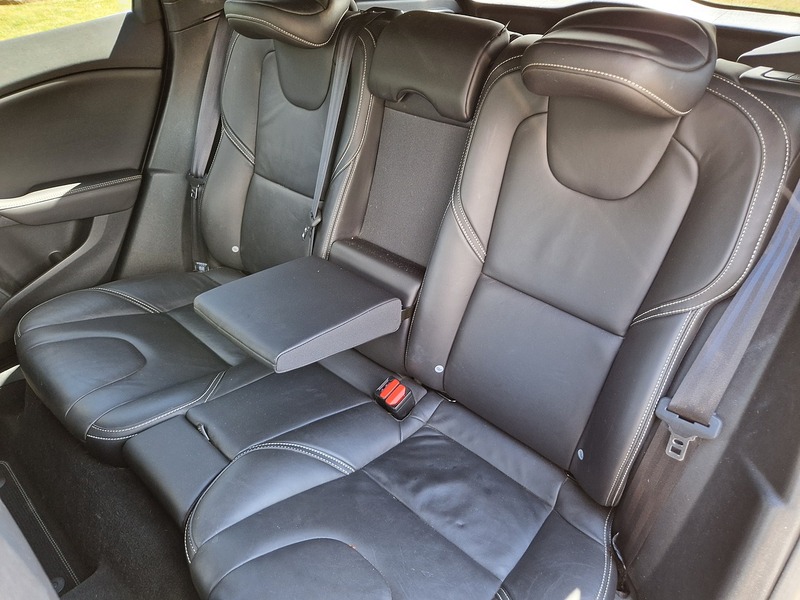 Volvo V40 T2 R-Design Edition - U12185