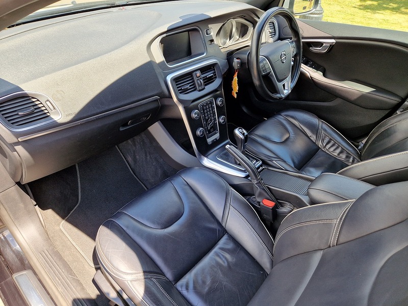 Volvo V40 T2 R-Design Edition - U12185