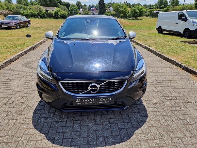 Volvo V40 T2 R-Design Edition - U12185