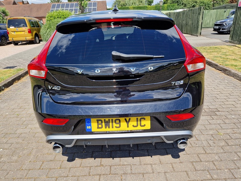 Volvo V40 T2 R-Design Edition - U12185