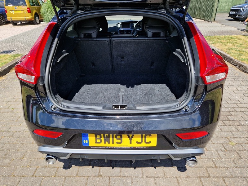 Volvo V40 T2 R-Design Edition - U12185