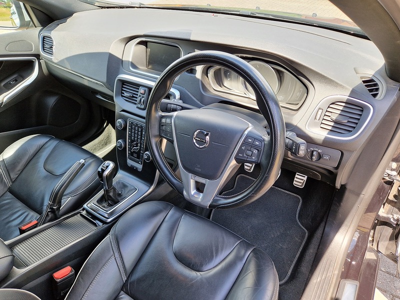 Volvo V40 T2 R-Design Edition - U12185