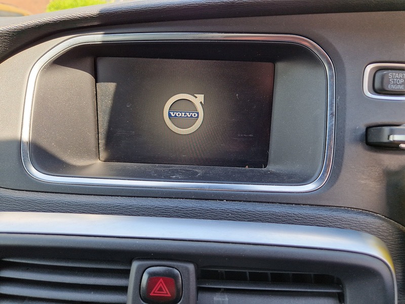 Volvo V40 T2 R-Design Edition - U12185