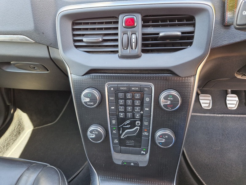 Volvo V40 T2 R-Design Edition - U12185