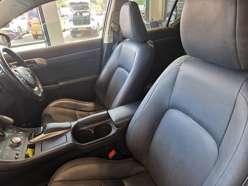 Lexus CT 200h Premier - U12192