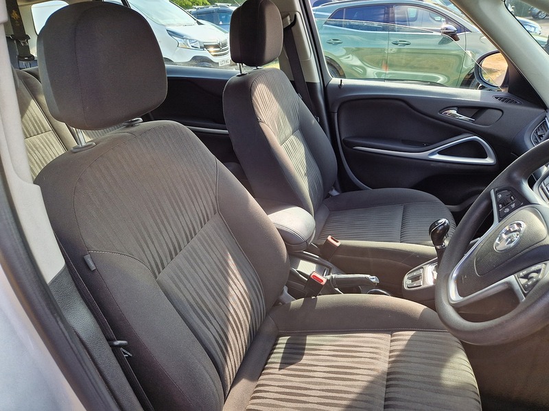 Vauxhall Zafira Tourer Exclusiv - U12202