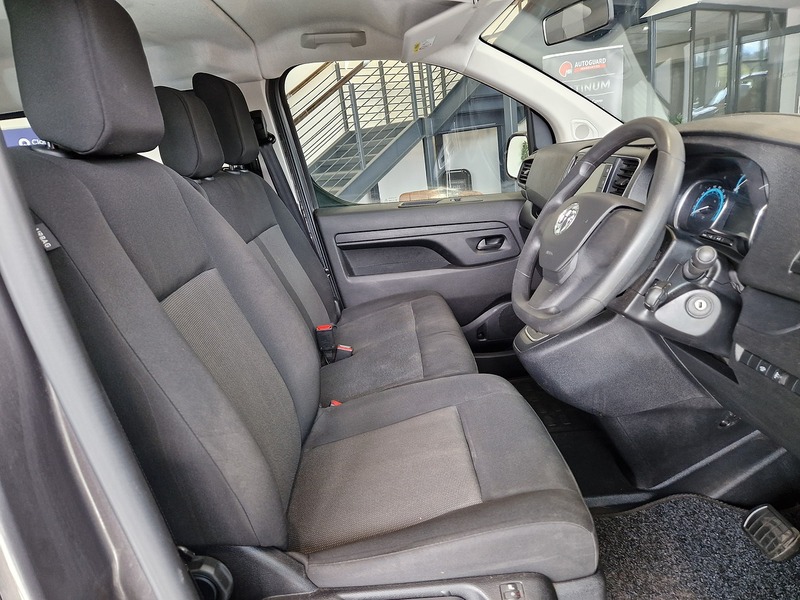 Vauxhall Vivaro Life Electric Combi - U12218