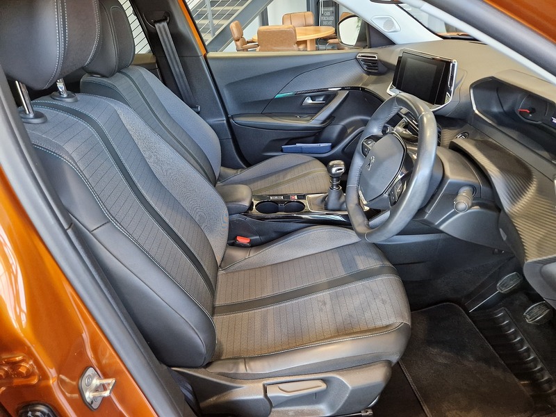 Peugeot 2008 PureTech Allure - U12223