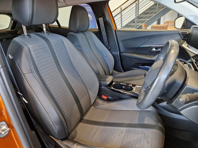 Peugeot 2008 PureTech Allure - U12223