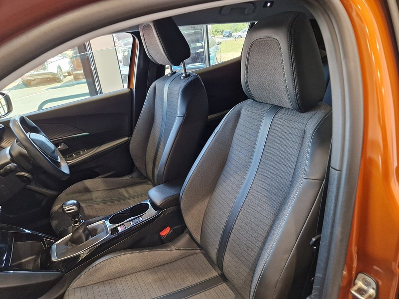 Peugeot 2008 PureTech Allure - U12223