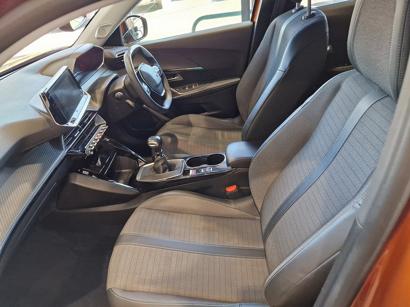 Peugeot 2008 PureTech Allure - U12223