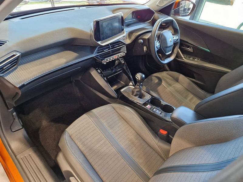 Peugeot 2008 PureTech Allure - U12223