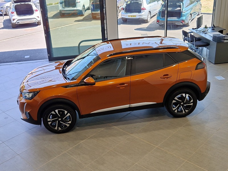 Peugeot 2008 PureTech Allure - U12223