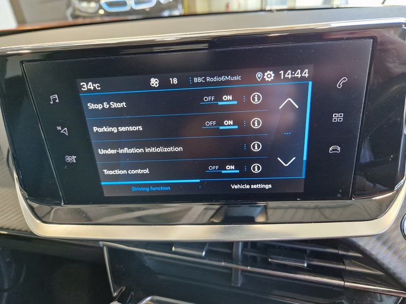 Peugeot 2008 PureTech Allure - U12223