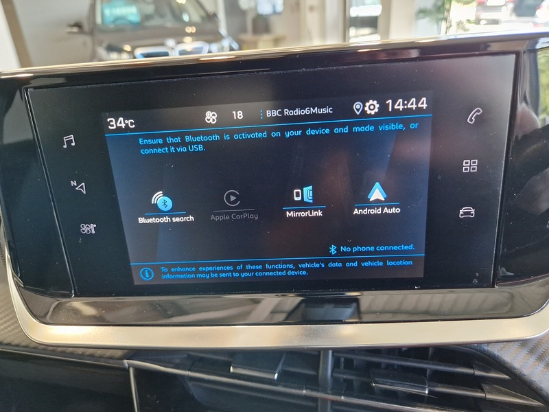 Peugeot 2008 PureTech Allure - U12223