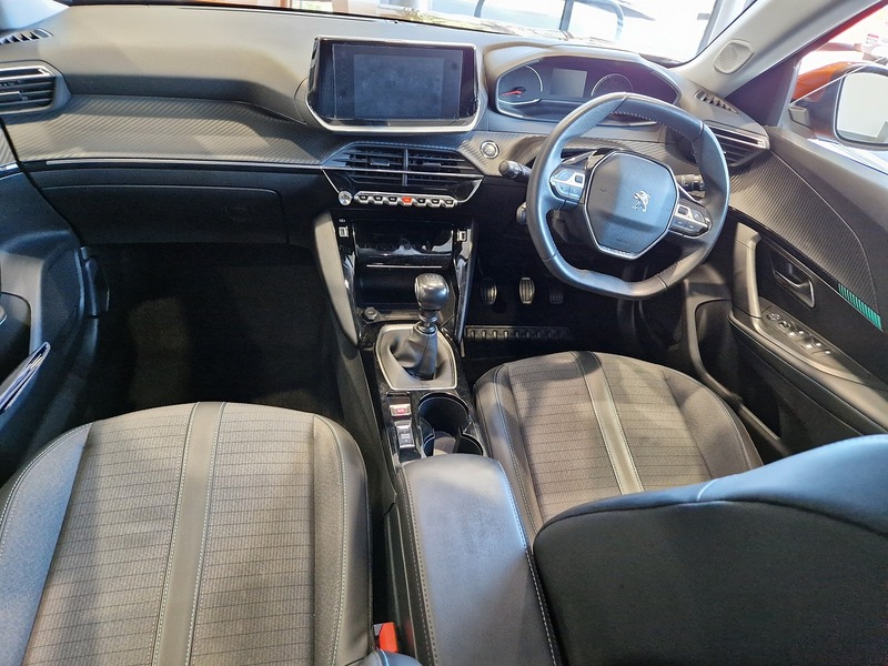 Peugeot 2008 PureTech Allure - U12223